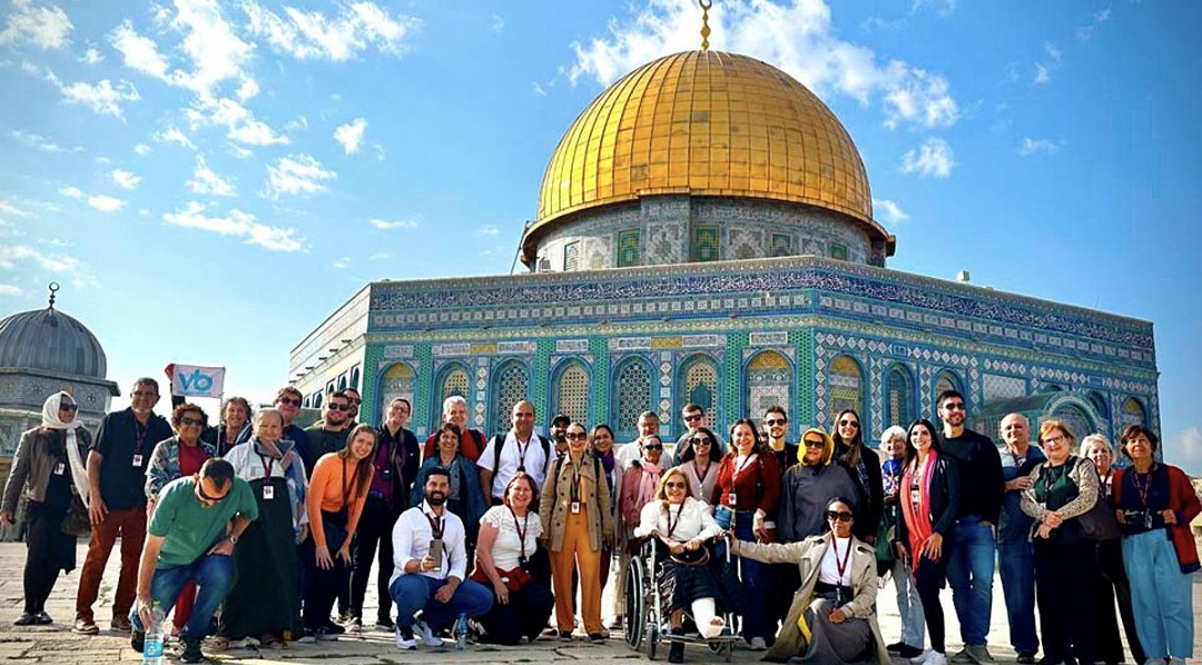 Viagens Bíblicas: Da Viagem a Israel em 1976 a operadora de Terra Santa em 2026.