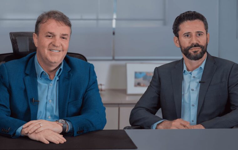 Paulo Santana e Leonardo Oliveira, sócios fundadores do IPOG, à frente de uma trajetória que começou em Goiânia e ganhou alcance nacional ao longo de 25 anos.
