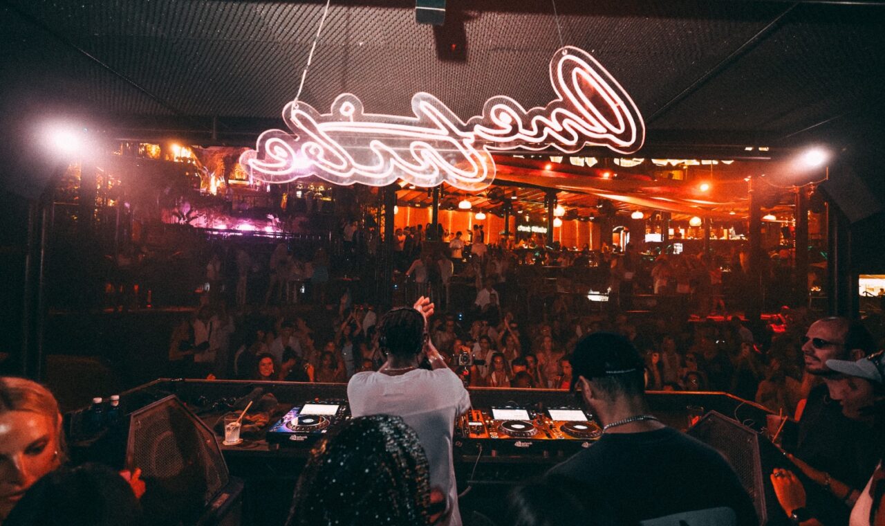 AMÉMÉ encerra residência da One Tribe em Ibiza com o lançamento oficial do hino de verão “Chulo”