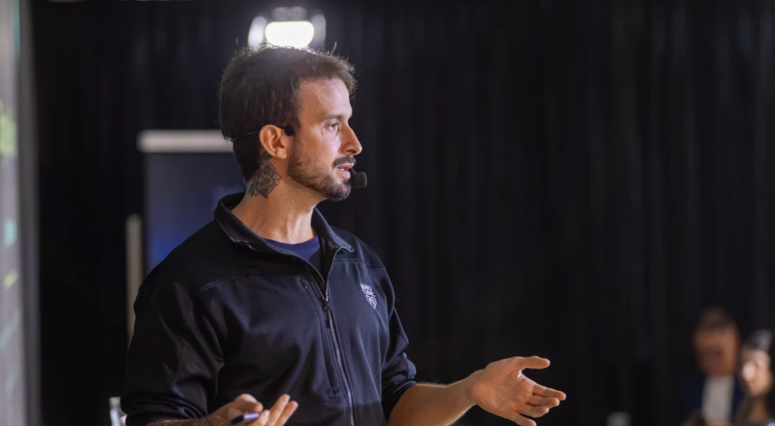 Douglas Gomides põe o Brasil no mapa do marketing médico latino-americano