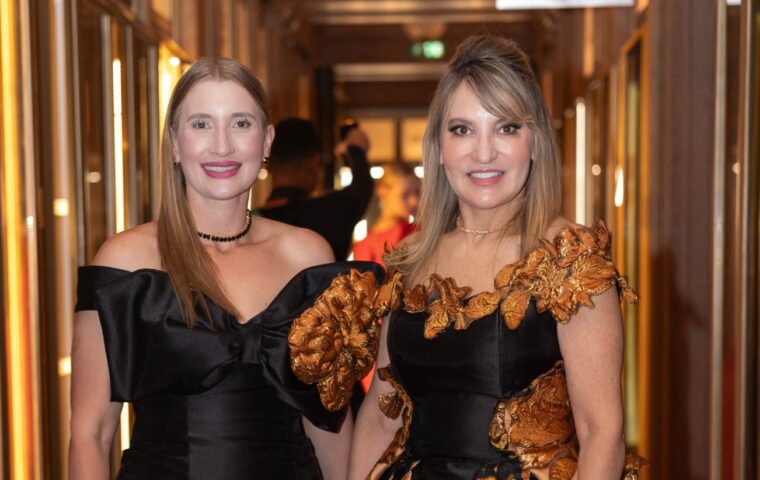 Natália e Maísa Gouveia apresentaram a coleção “Gala en Fleur” no icônico Ritz Paris, durante a Paris Fashion Week.