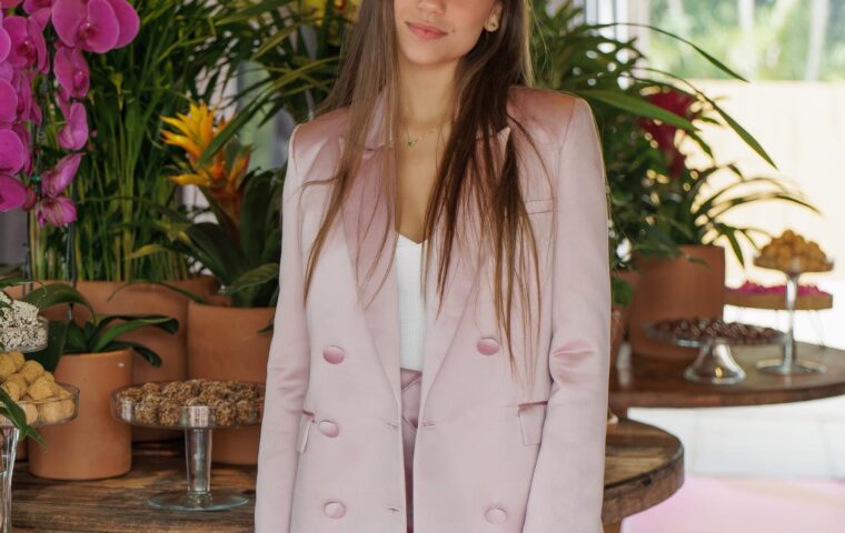 Sofia Furlan Teixeira criou o LigaCap a partir da venda de uma coleção de bonés desenvolvida especialmente para a Liga Jovem, da Liga Feminina de Combate ao Câncer no RS.