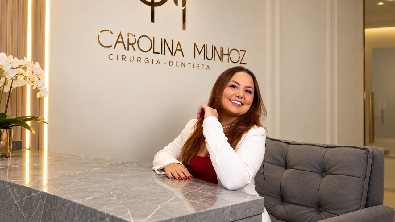 Facetas em resina: como o planejamento individual influencia o resultado estético do sorriso.