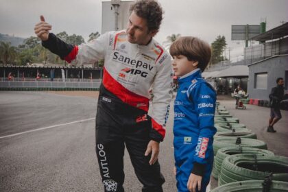 Daniel Lancaster acompanha estreia do filho João no kart aos 7 anos SP