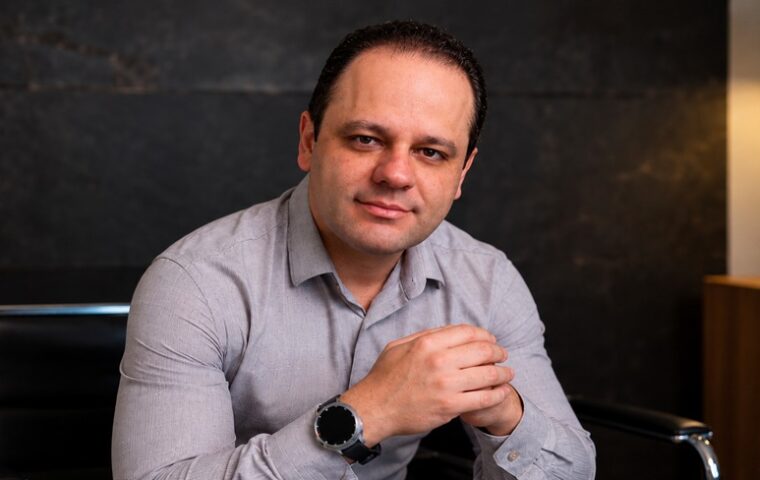 Dr. Fábio Thadeu Ferreira acredita que a eficiência depende da integração de diferentes fatores, como a tecnologia, a capacidade clínica e a decisão do paciente sobre sua saúde.