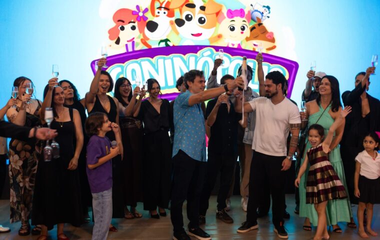 Caninópolis celebrou 1 milhão de inscritos no YouTube e ganhou as placas de Disco de Ouro e Disco de Platina.