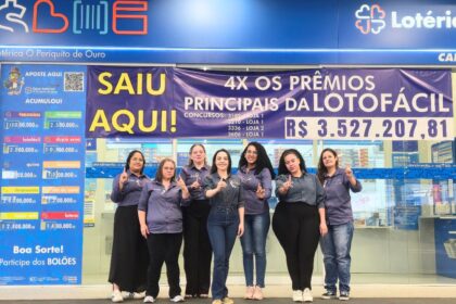 Equipe da Casa Lotérica O Periquito de Ouro.