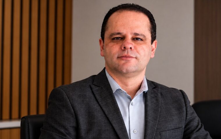 Dr. Fábio Thadeu Ferreira atua na prática privada e no centro cirúrgico, coordena a Urologia da Rede Mário Gatti, em Campinas, e é professor na São Leopoldo Mandic.