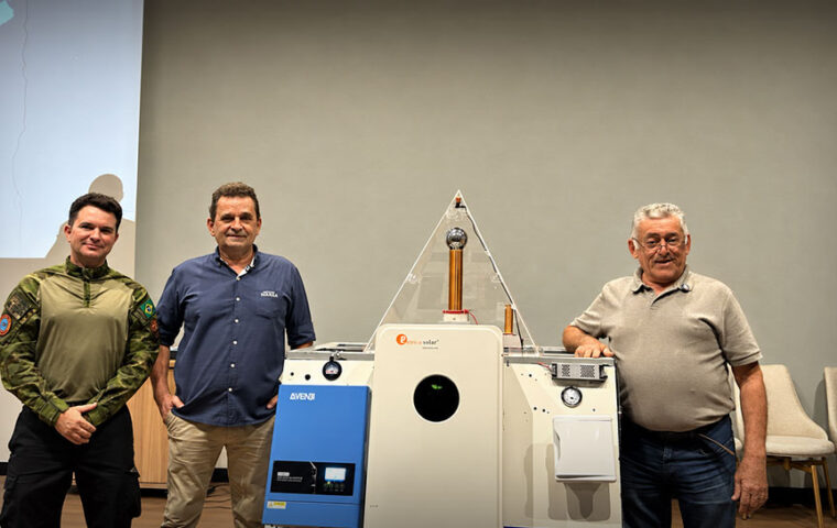 Urandir Fernandes de Oliveira conduziu a apresentação do Multigerador de Energia Quântica em Corguinho (MS).
