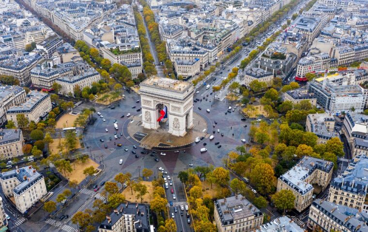A França está entre os destinos internacionais mais desejados e é atendido pela SuaGuia.