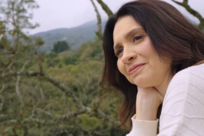 Andréa Vilas Boas, gerente de Tecnologia da Informação, virou a voz do Outubro Rosa da Mahogany.