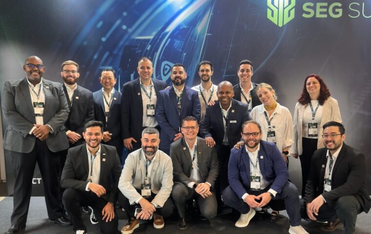 Equipe Axis Communications no evento.
