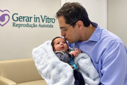 Mãe homenageia médico e dá seu nome ao filho após tratamento de fertilidade