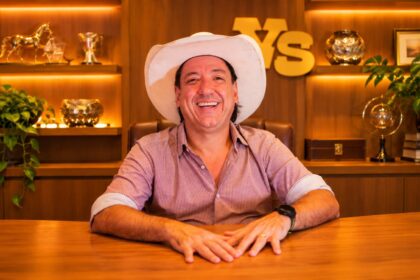 Matheus Calil é empresário do entretenimento e fundador da Viola Show, além de ter uma carreira construída a partir de sua relação com a música sertaneja.