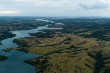 Fazenda do Lago, em Abadiânia, tem 2,8 milhões de metros quadrados de cerrado à margem do lago e um projeto que se define como um wellness club residence.