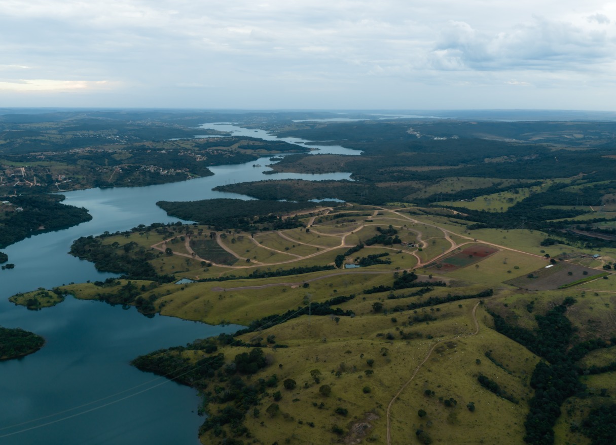 Fazenda do Lago, em Abadiânia, tem 2,8 milhões de metros quadrados de cerrado à margem do lago e um projeto que se define como um wellness club residence.